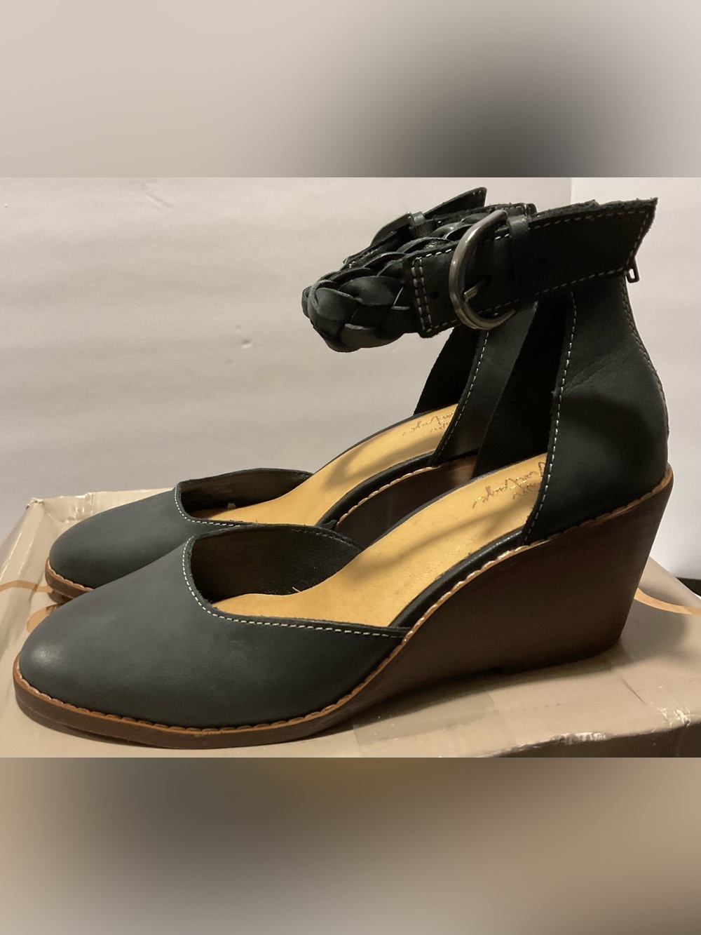 NWT - Crown Vintage ‘Lorelee’ Women's Wedge Pump, Black Leather, Sz 6